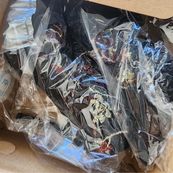 Zara Tapestry Heels New in Box Size 37 - Picture 2 of 2